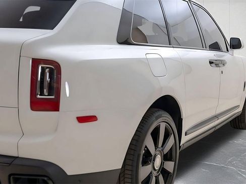 Used 2023 Rolls-Royce Cullinan image 15