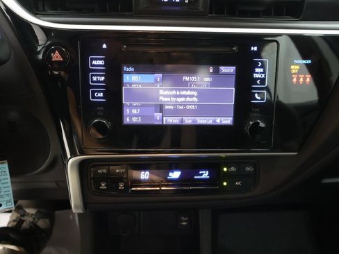 Used 2018 Toyota Corolla LE w/ Carpet Mat Package (TMS) FWD image 26