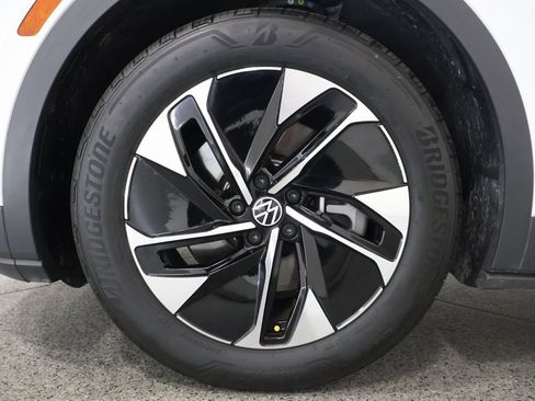 Used 2022 Volkswagen ID.4 Pro image 5