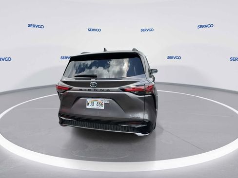 Used 2022 Toyota Sienna XSE FWD image 7