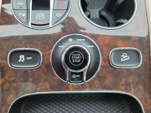 Certified 2022 Bentley Bentayga AWD/4WD image 50