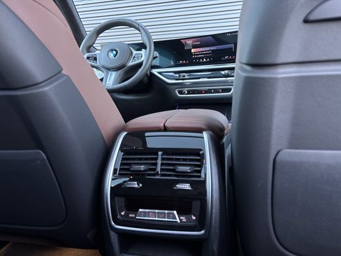 Used 2026 BMW X7 xDrive40i w/ M Sport Package image 24