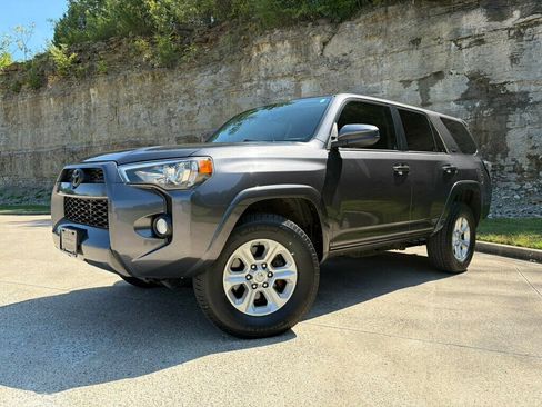 Used 2016 Toyota 4Runner SR5 AWD/4WD image 4