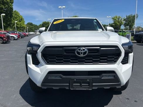 Used 2024 Toyota Tacoma TRD Off-Road AWD/4WD image 2