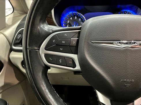 Used 2022 Chrysler Pacifica Limited image 17