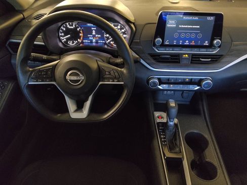 Used 2025 Nissan Altima 2.5 SV FWD image 22