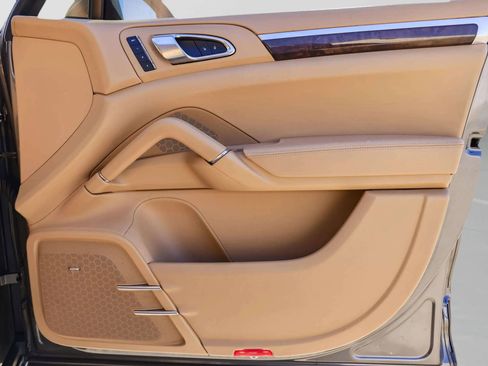 Used 2016 Porsche Cayenne Turbo image 41