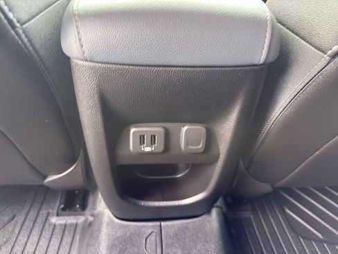 Used 2019 Chevrolet Colorado Z71 AWD/4WD image 31
