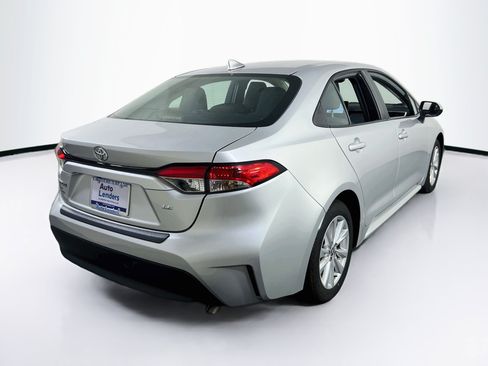 Used 2023 Toyota Corolla LE w/ LE Convenience Package FWD image 5