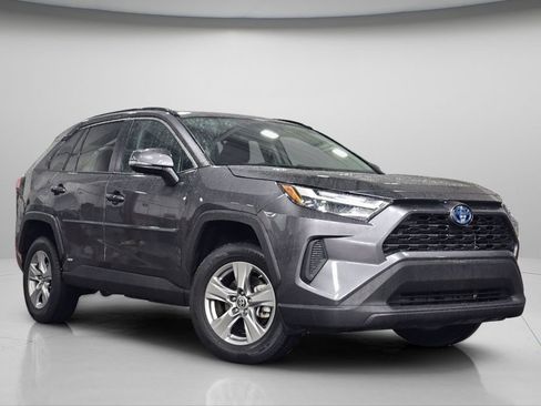 Used 2024 Toyota RAV4 LE AWD/4WD image 2