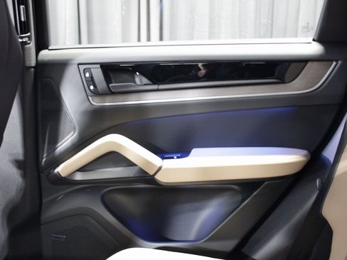 New 2026 Porsche Cayenne S image 22