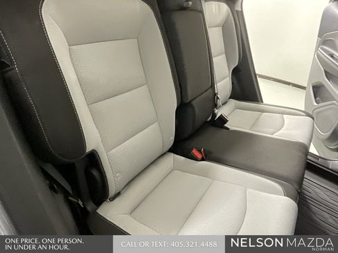 Used 2023 GMC Terrain SLE w/ Driver Convenience Package image 28