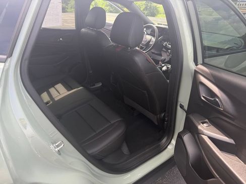 Used 2024 Chevrolet Trax RS w/ Sunroof Package FWD image 27