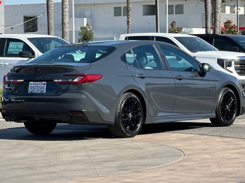 Used 2026 Toyota Camry SE FWD image 4