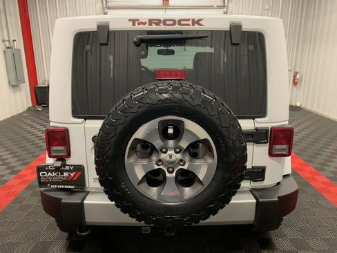 Used 2017 Jeep Wrangler Sahara w/ Connectivity Group image 7