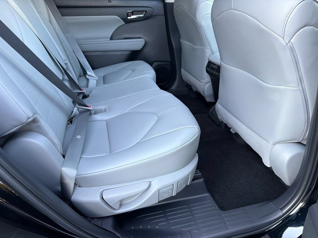 New 2026 Toyota Highlander XLE AWD/4WD image 18