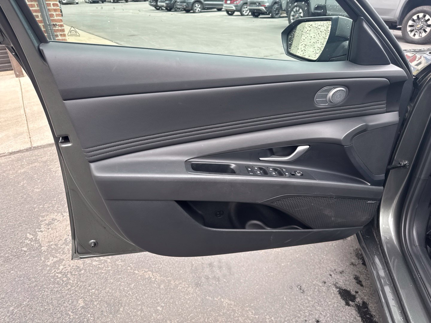 Used 2025 Hyundai Elantra Limited FWD image 17