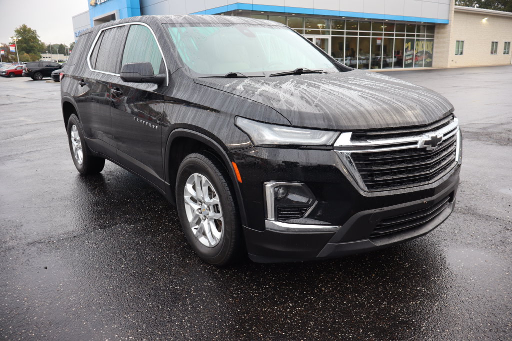 Used 2023 Chevrolet Traverse LS AWD/4WD image 2