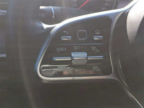 Used 2019 Mercedes-Benz E 300 4MATIC image 58