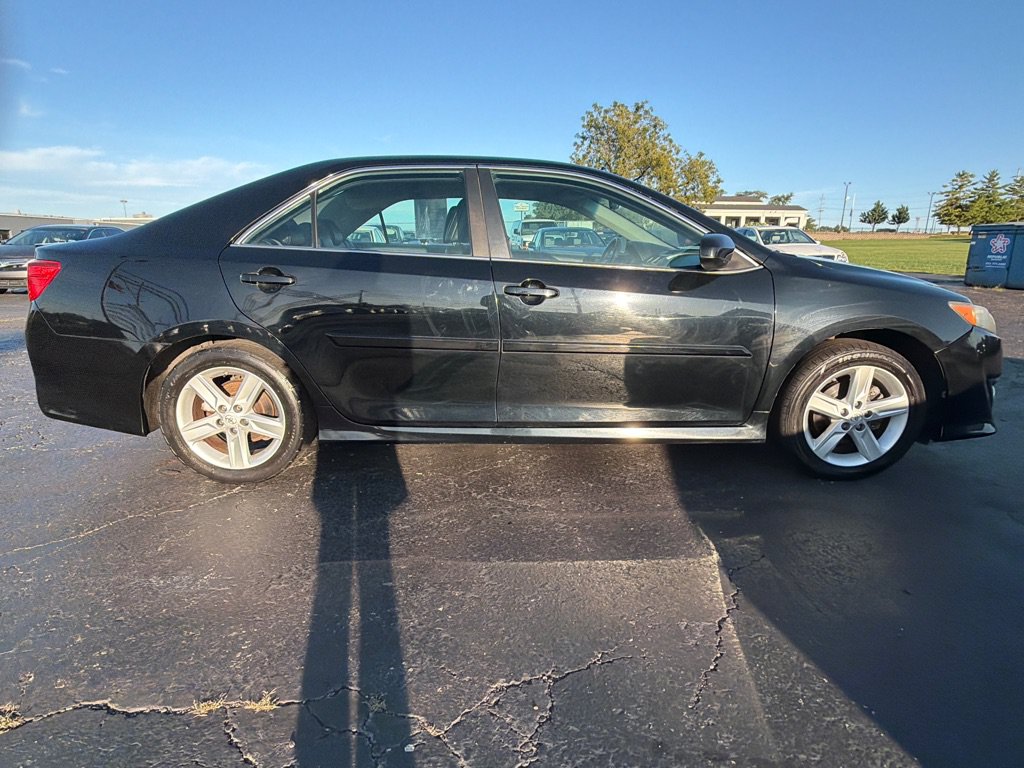 Used 2014 Toyota Camry SE FWD image 7