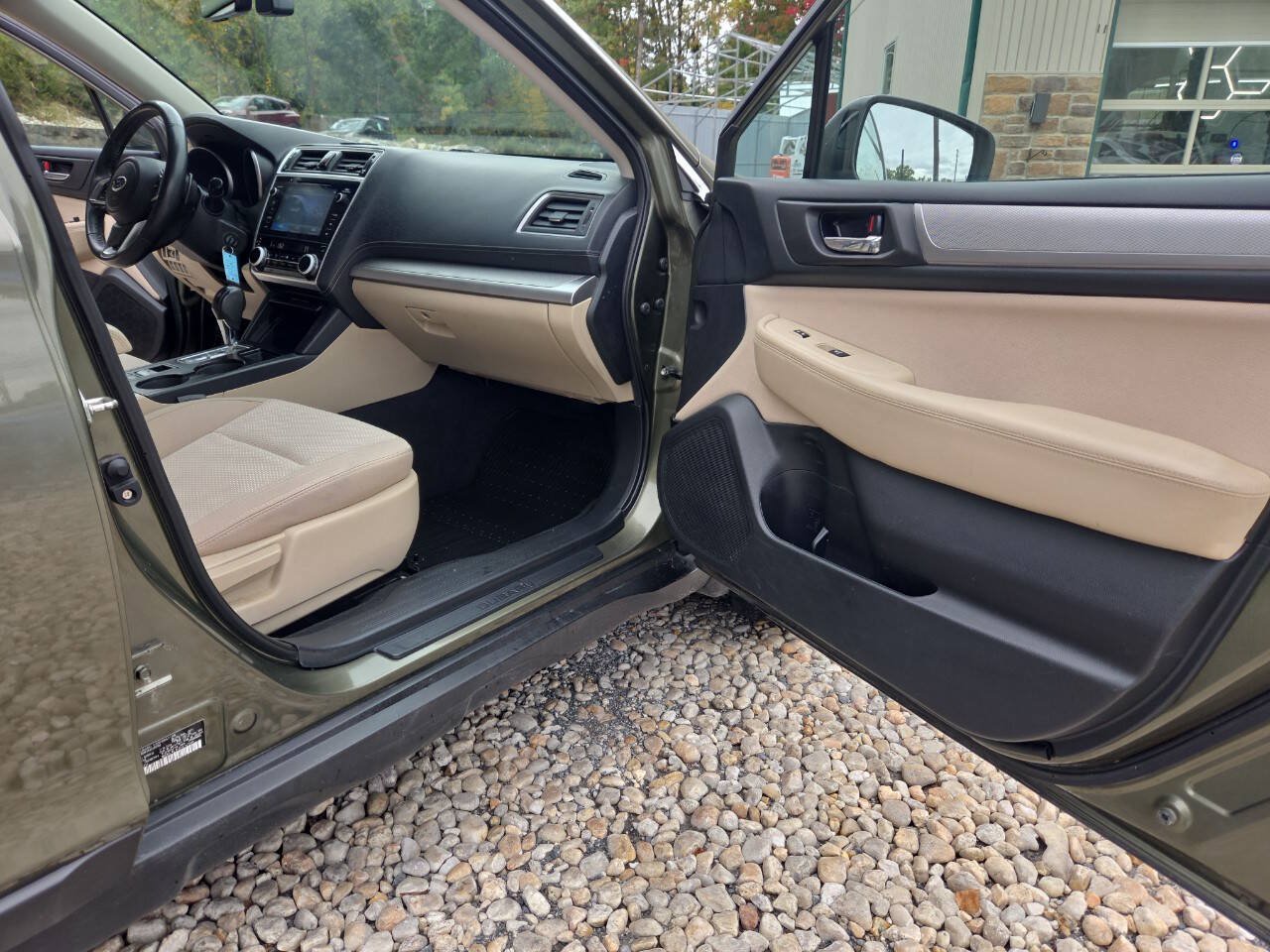 Used 2018 Subaru Outback 2.5i Premium AWD/4WD image 20