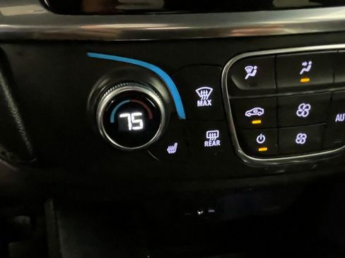 Used 2022 Chevrolet Traverse LT image 34