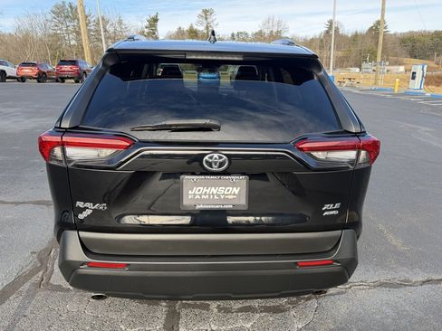 Used 2021 Toyota RAV4 XLE Premium image 12