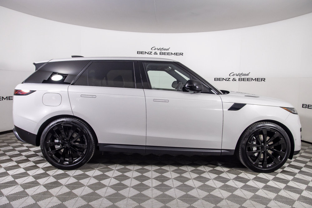 Used 2026 Land Rover Range Rover Sport SE AWD/4WD image 3