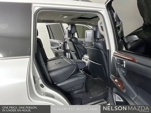 Used 2013 Lexus LX 570 4WD w/ Luxury Pkg image 15