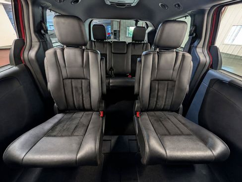 Used 2016 Dodge Grand Caravan SXT FWD image 35