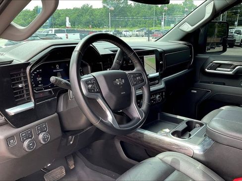 Used 2024 Chevrolet Silverado 3500 LTZ w/ LTZ Plus Package AWD/4WD image 12