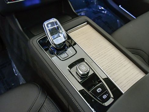 Certified 2025 Volvo XC90 B6 Plus w/ Protection Package Premier image 25