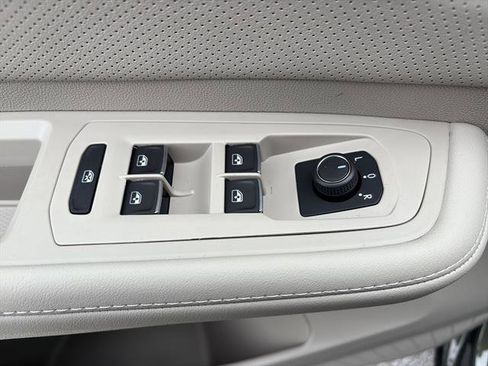 New 2026 Volkswagen Atlas SE FWD image 17