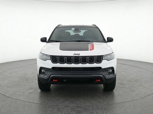 Used 2025 Jeep Compass Trailhawk image 2