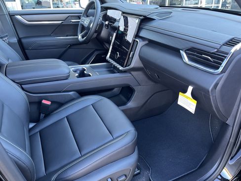 New 2026 GMC Acadia Elevation w/ Elevation Premium Package image 17