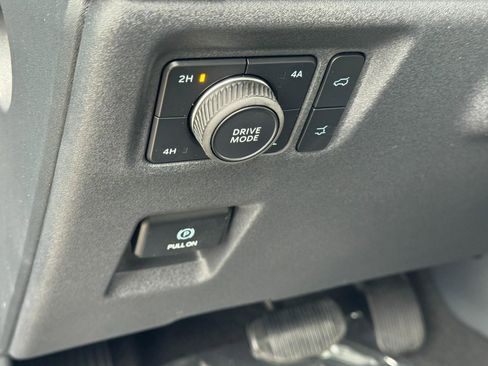 New 2025 Ford Expedition Active image 13