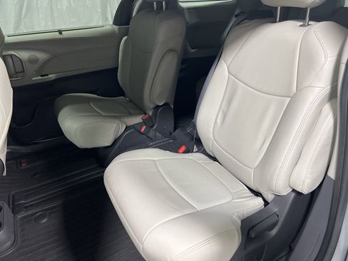 Used 2022 Toyota Sienna LE image 17