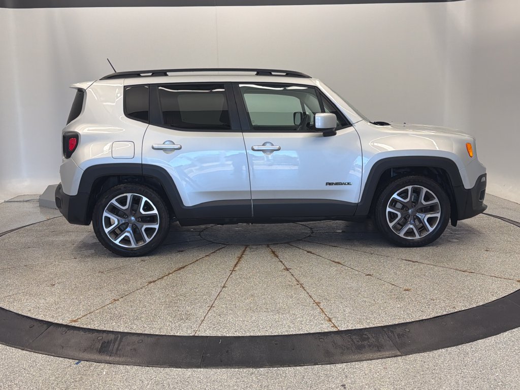Used 2015 Jeep Renegade Latitude FWD image 4
