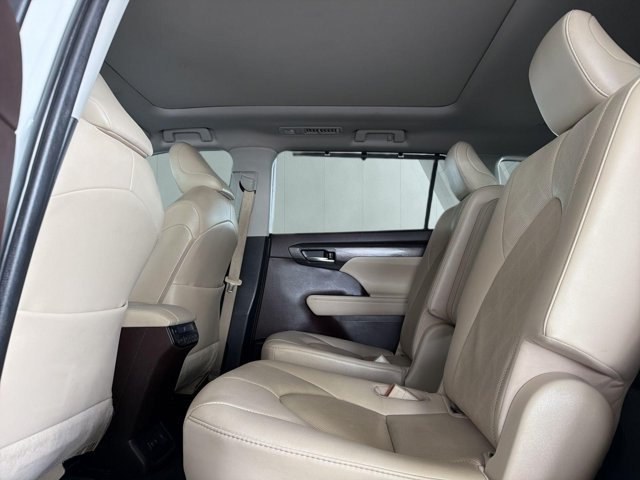 Used 2021 Toyota Highlander Platinum AWD/4WD image 11