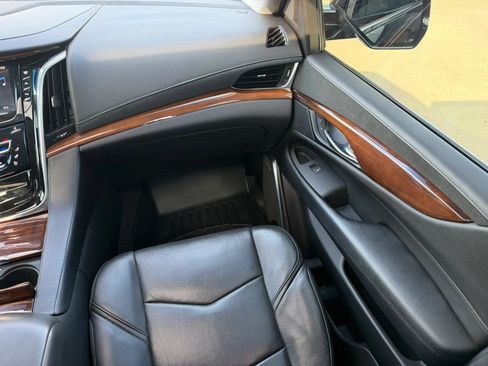 Used 2019 Cadillac Escalade Premium Luxury AWD/4WD image 74