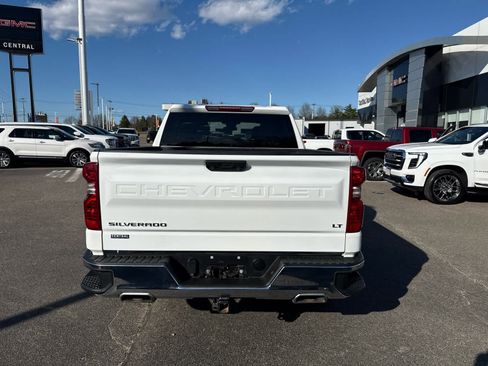 Used 2024 Chevrolet Silverado 1500 LT w/ Z71 Off-Road Package AWD/4WD image 4