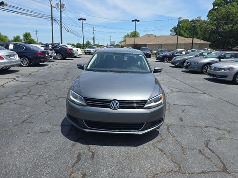 Used 2014 Volkswagen Jetta SE FWD image 2