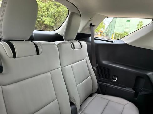 Used 2025 Ford Explorer Active w/ Active Comfort Package RWD image 25