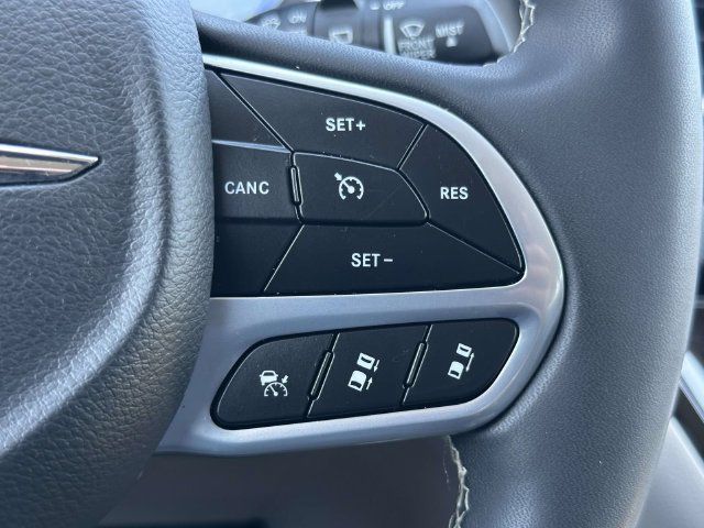 Used 2023 Chrysler Pacifica Touring-L FWD image 24