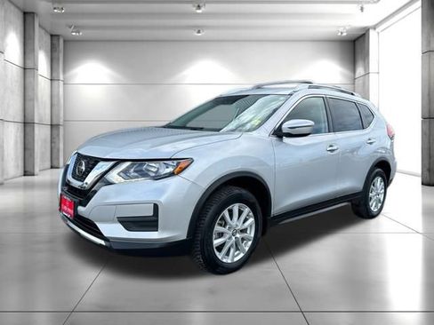 Used 2020 Nissan Rogue SV image 3