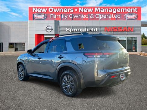 Certified 2024 Nissan Pathfinder SV w/ Black Appearance Package image 6