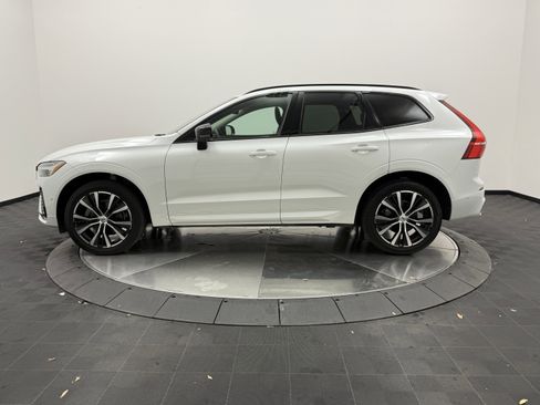 Used 2023 Volvo XC60 B5 Plus w/ Climate Package image 4