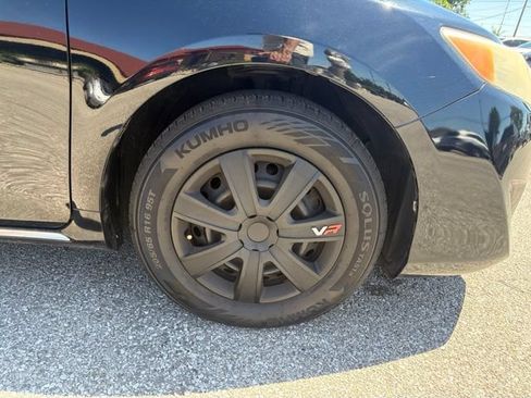 Used 2013 Toyota Camry LE FWD image 30