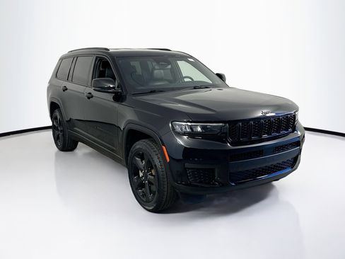 Used 2023 Jeep Grand Cherokee L Laredo image 3