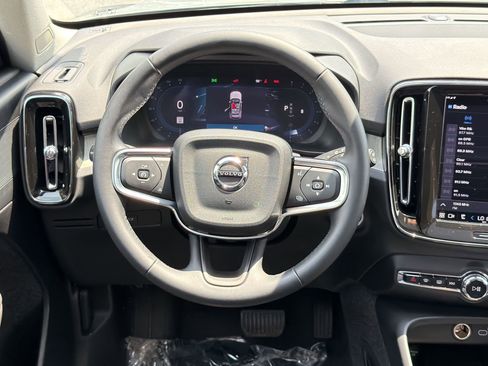 Used 2025 Volvo XC40 B5 Core AWD/4WD image 15